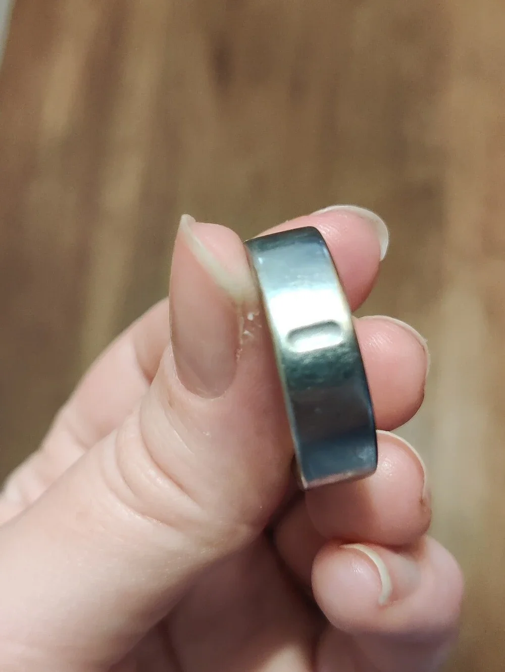 Silver Oura Ring Generation 4 Size 12 and charging base